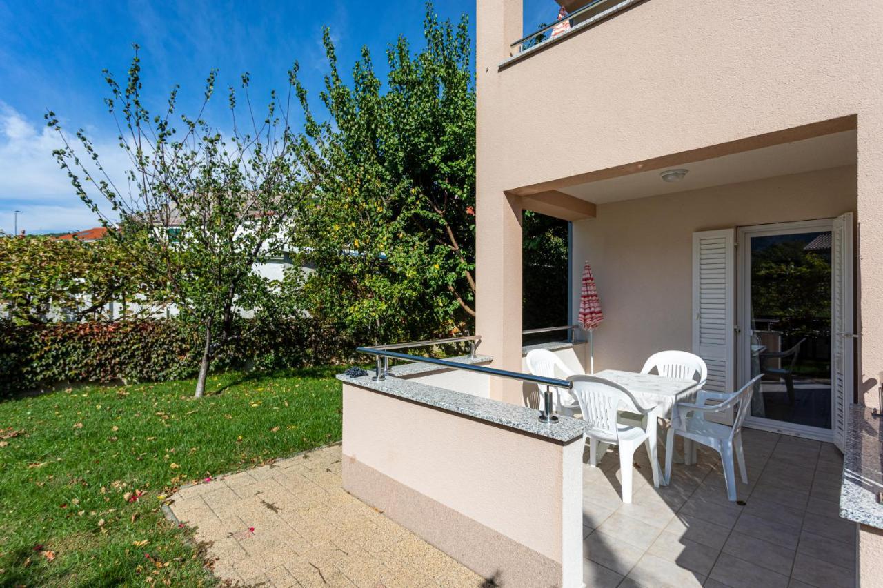 Apartments Crnekovic V Baska  Exterior photo