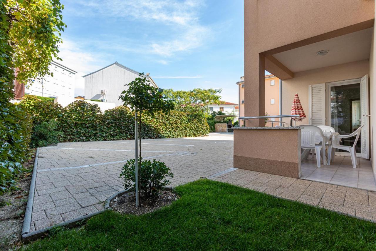 Apartments Crnekovic V Baska  Exterior photo