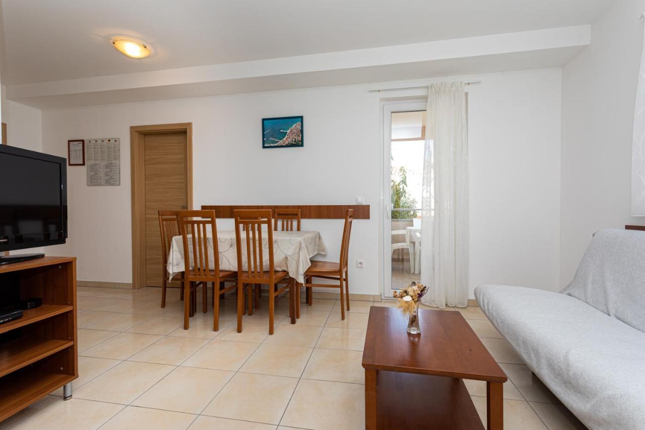 Apartments Crnekovic V Baska  Exterior photo